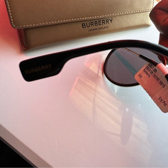 NWT Burberry Sunglasses Gold and Nova Check Trim LOW START - Picture 9 of 9